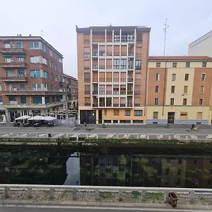 https://navigli-ascanio-sforza-cozy-apartment.italymilanhotels.net