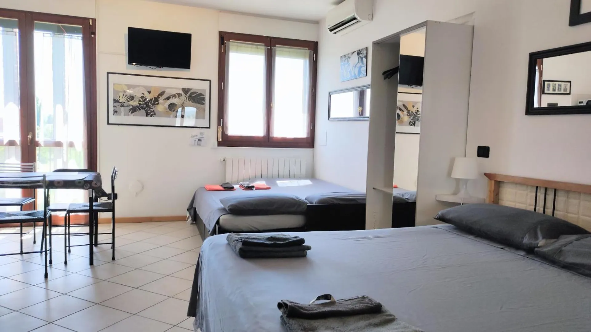 Apartment Kitchen+2 Double Beds Bologna Italy